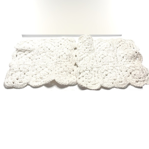 Set of 2 Vintage Hand Crocheted Square Dollies. 9.75" square. Pre owned - Picture 1 of 4